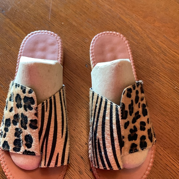 Animal print shoes size 8 - Picture 1 of 3